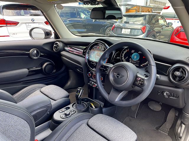 MINI Cooper F56 RHD