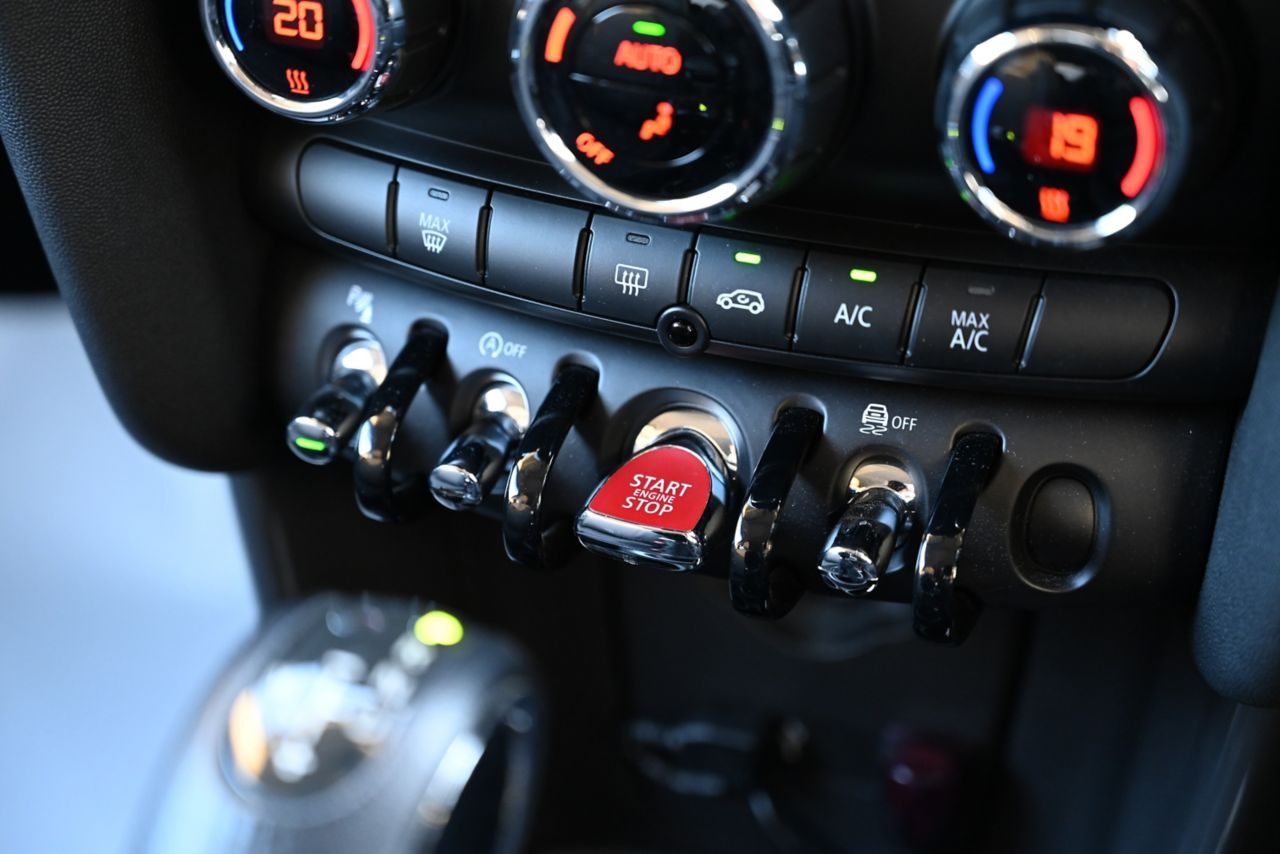 F55 COOPER D (AT)