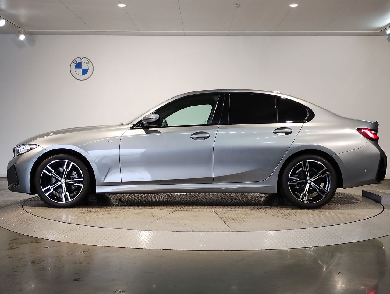 320d xDrive Berline RHD