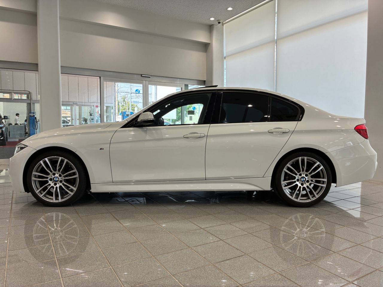 320D SEDAN RHD