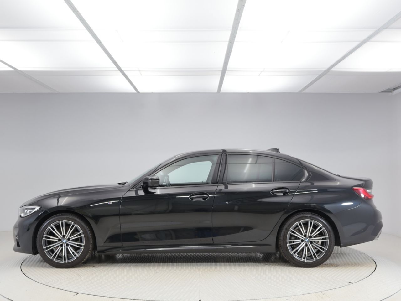 G20 320d xDrive RHD Saloon