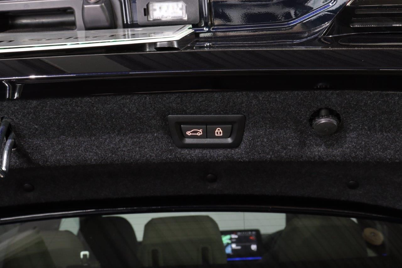 520d xDrive Sedan RHD