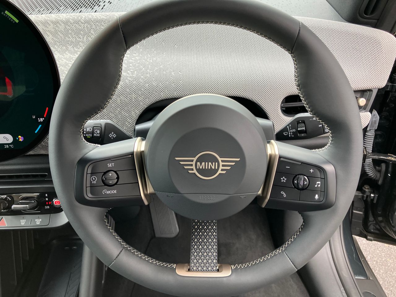 J01 MINI Cooper SE