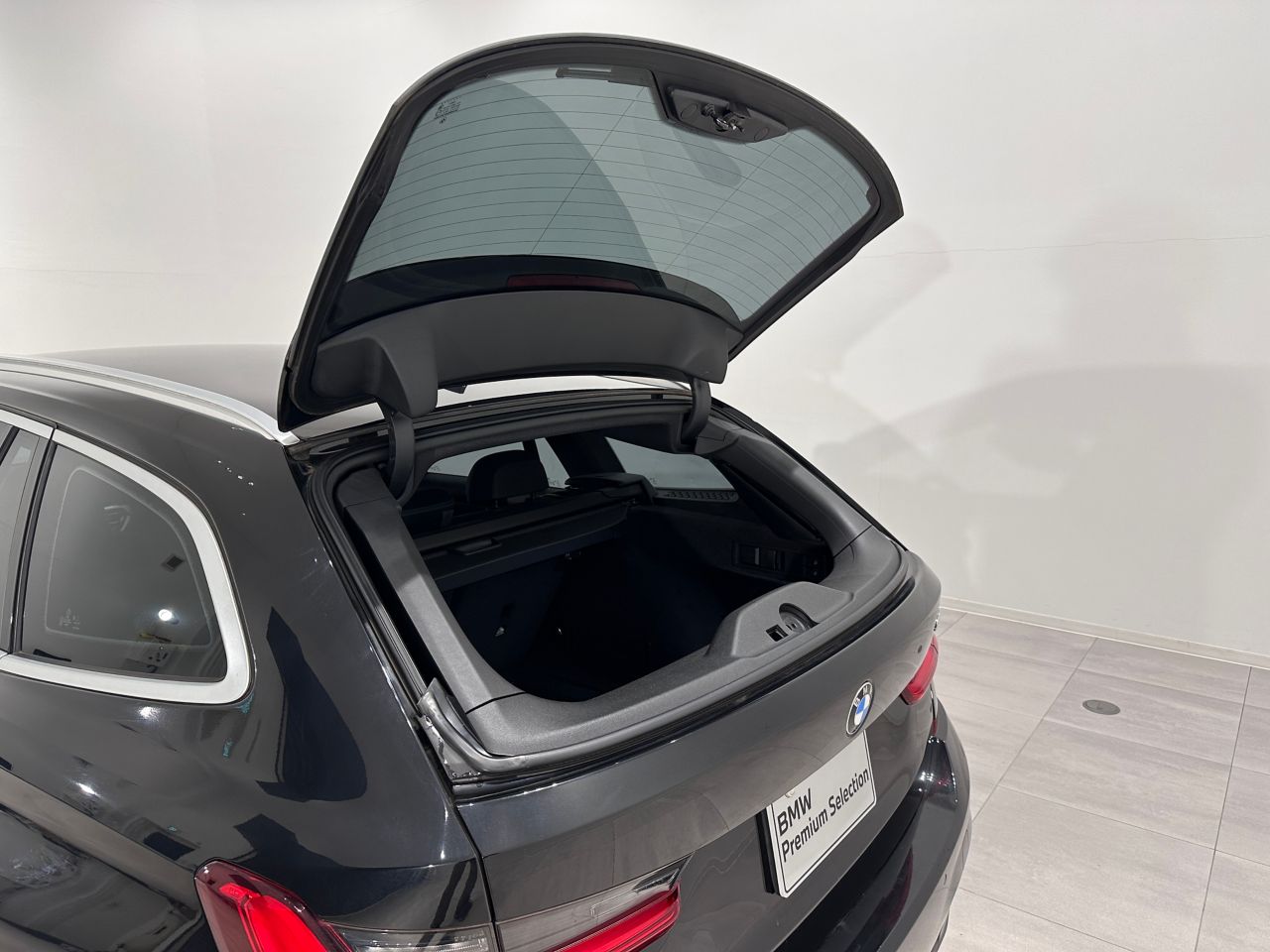 G21 330i Touring RHD