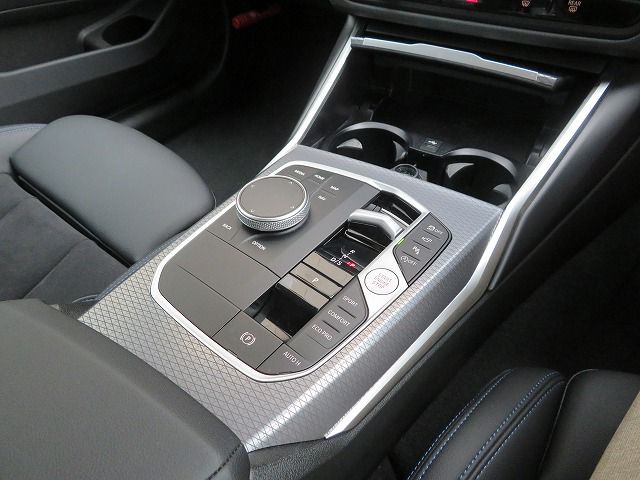 320d xDrive Berline RHD