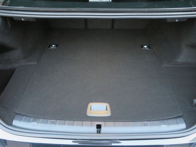 530e Sedan RHD