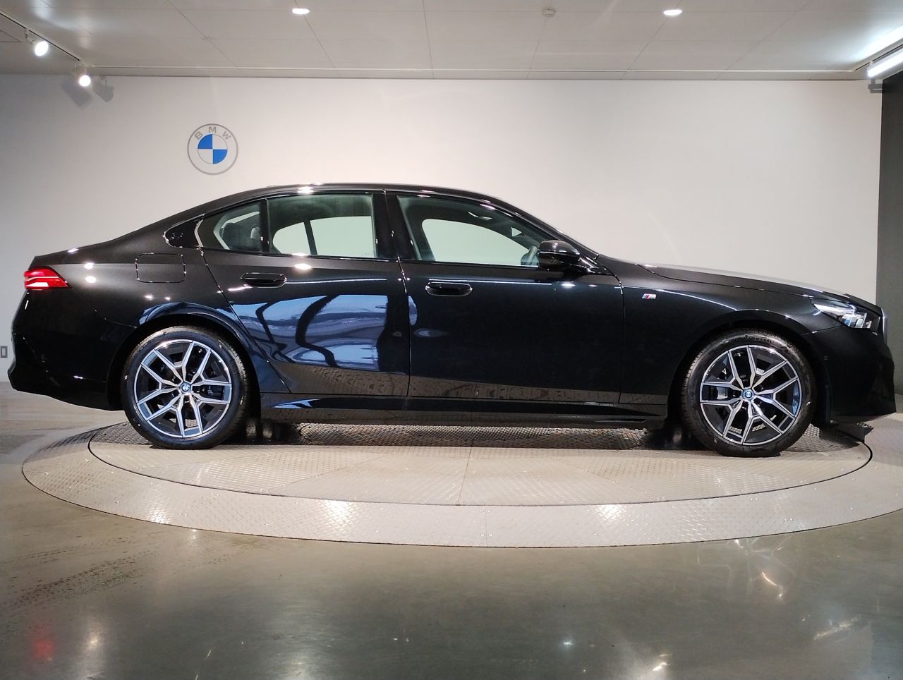 BMW i5 eDrive40 Sedan RHD