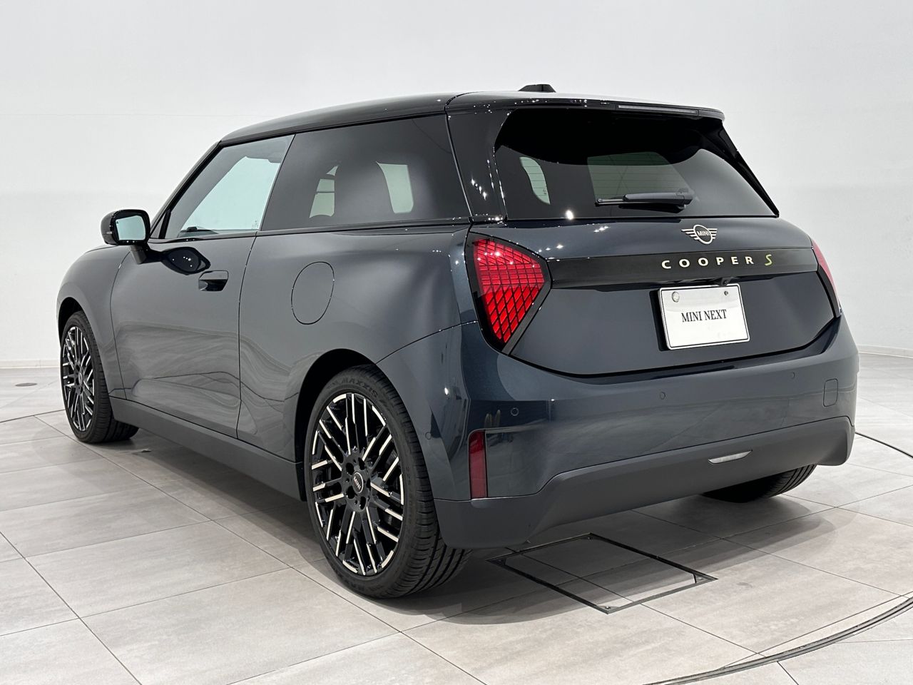 J01 MINI Cooper SE