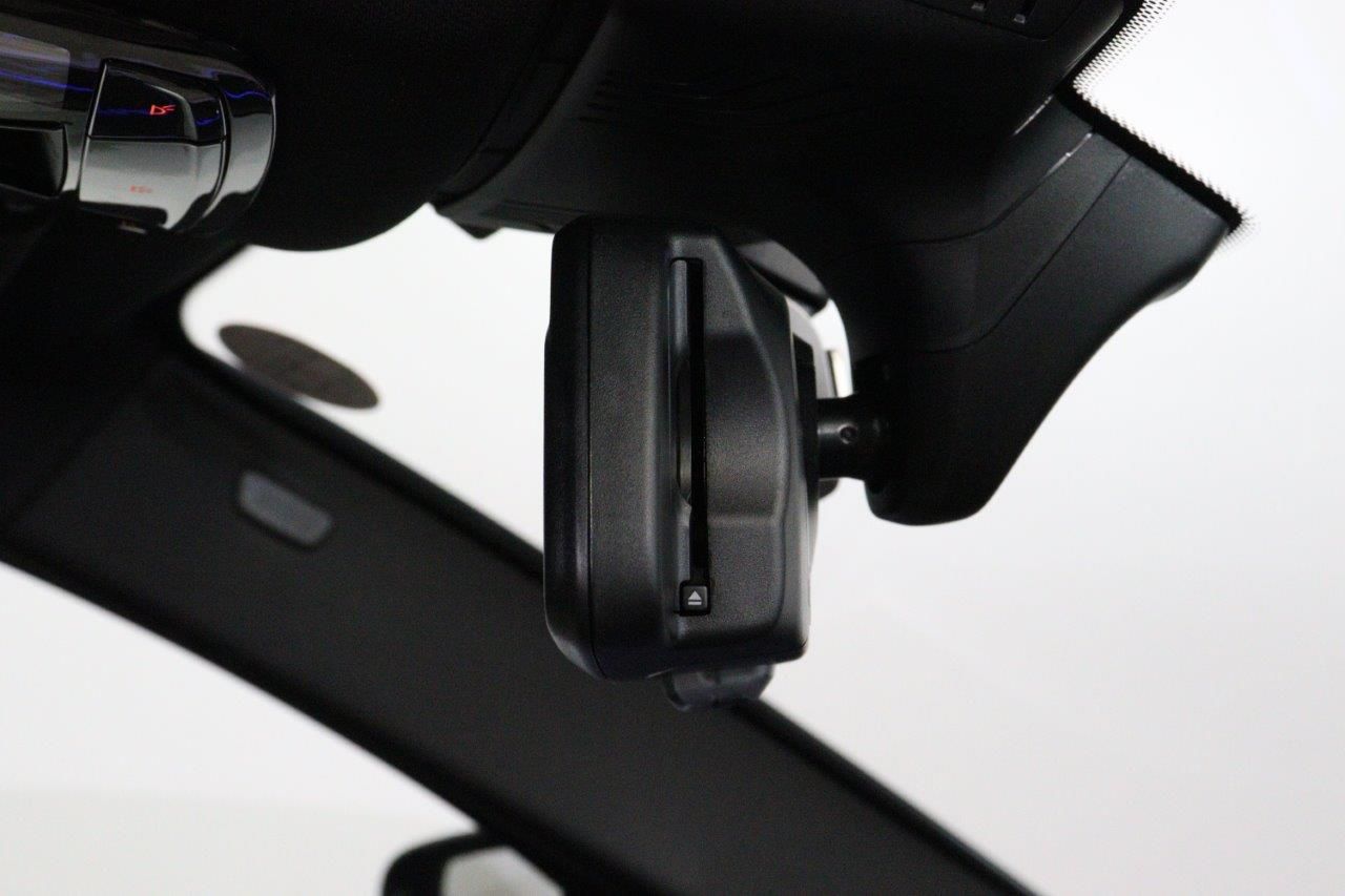 520d xDrive Sedan RHD