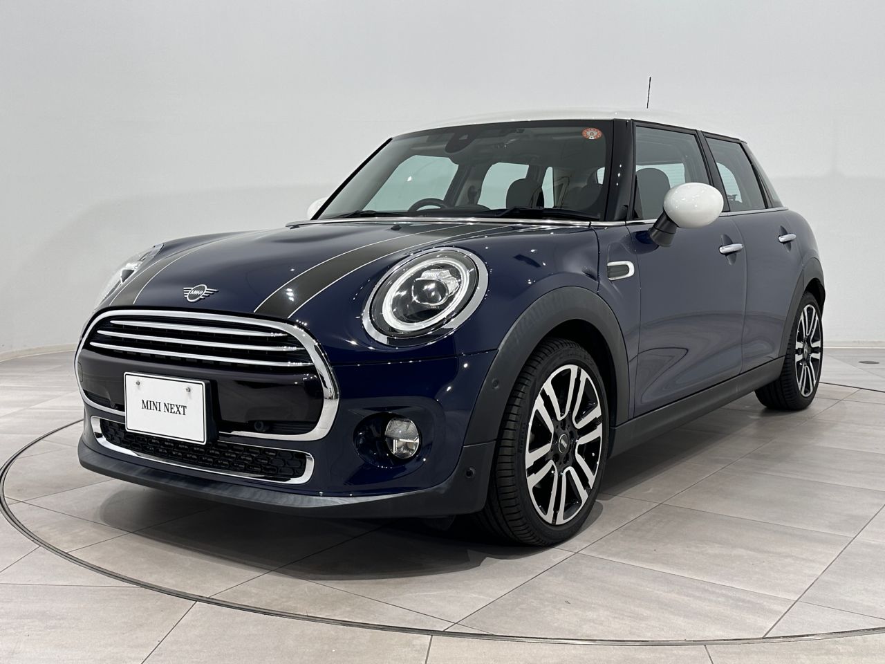 THE NEW MINI COOPER D 5 DOOR.