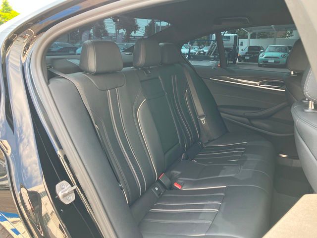 530e Sedan RHD