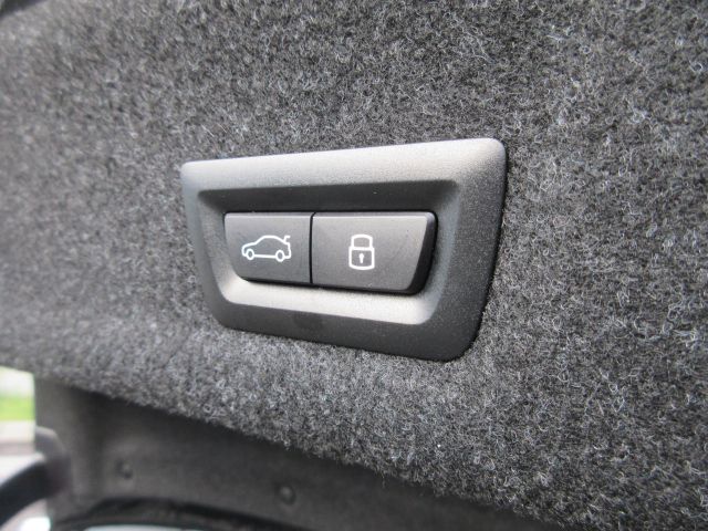 320d xDrive Berline RHD