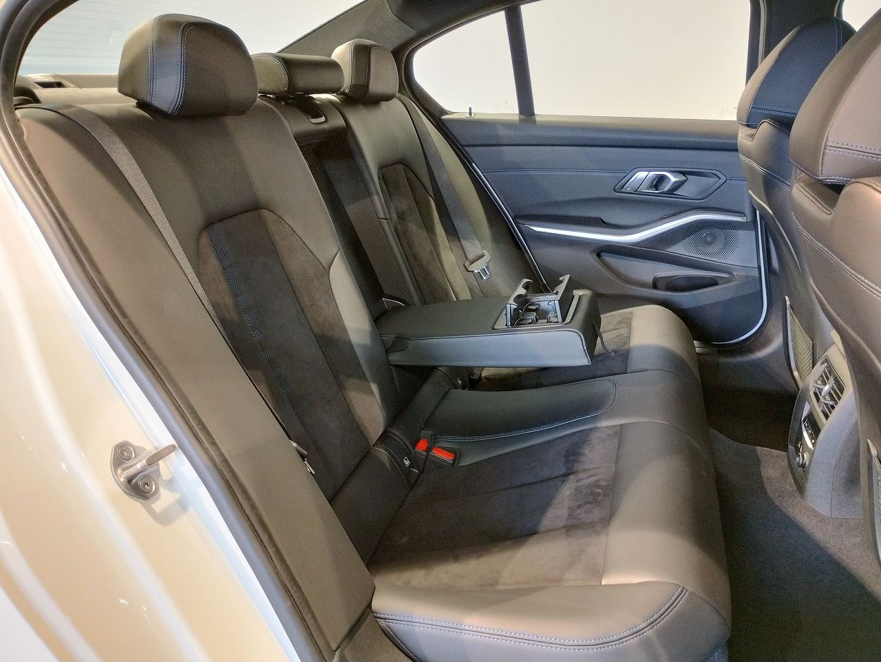 G20 320d xDrive RHD Saloon