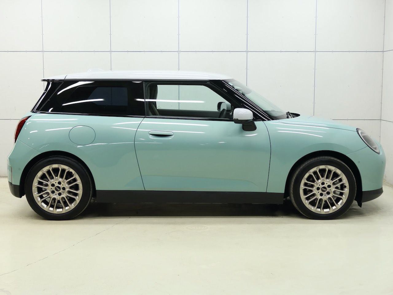 J01 MINI Cooper SE