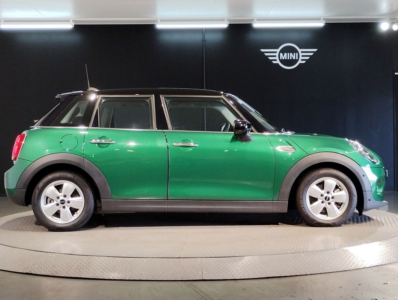 F55 MINI Cooper 5-Door Hatch LCI