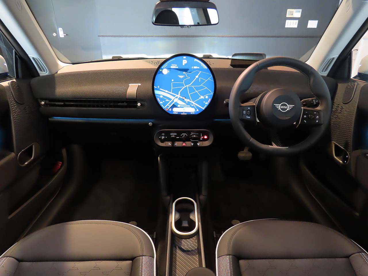 J01 MINI Cooper E