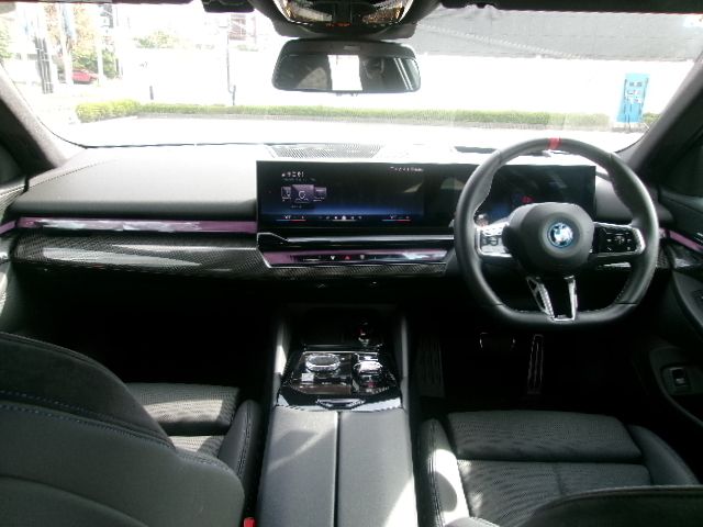 BMW i5 M60 xDrive Sedan RHD