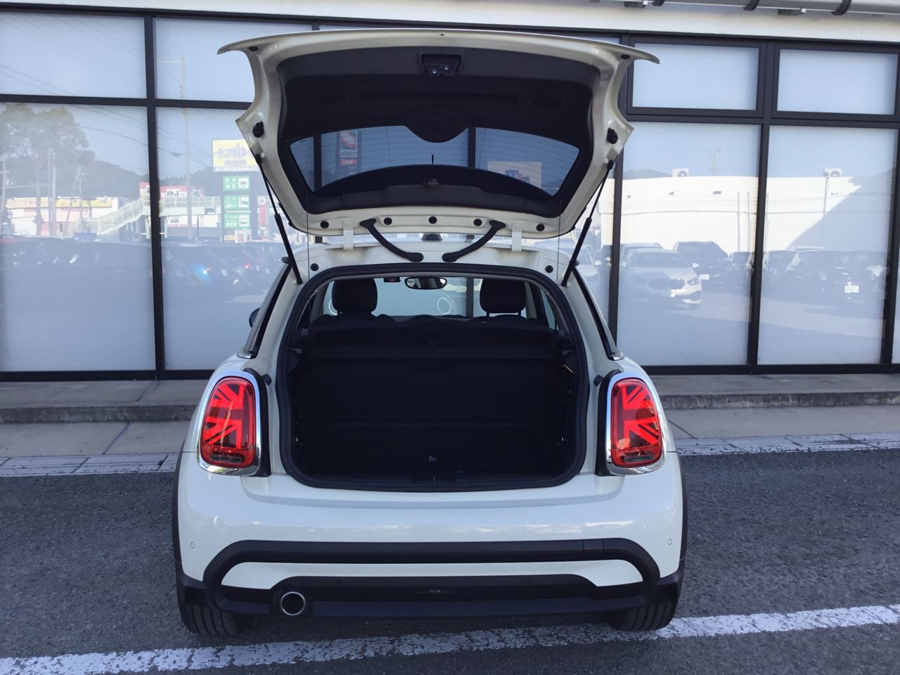 MINI Cooper F56 RHD