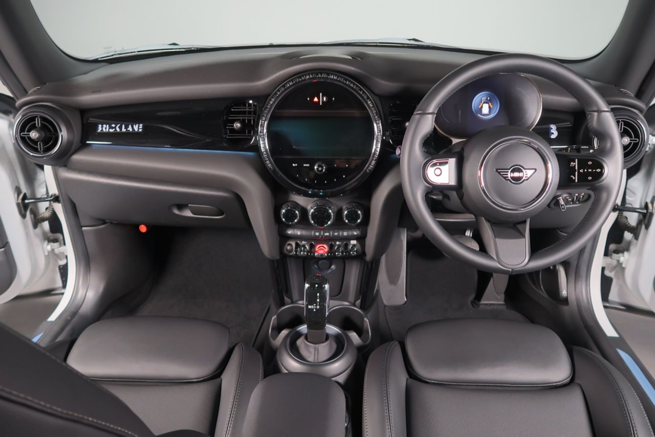 MINI Cooper F56 RHD