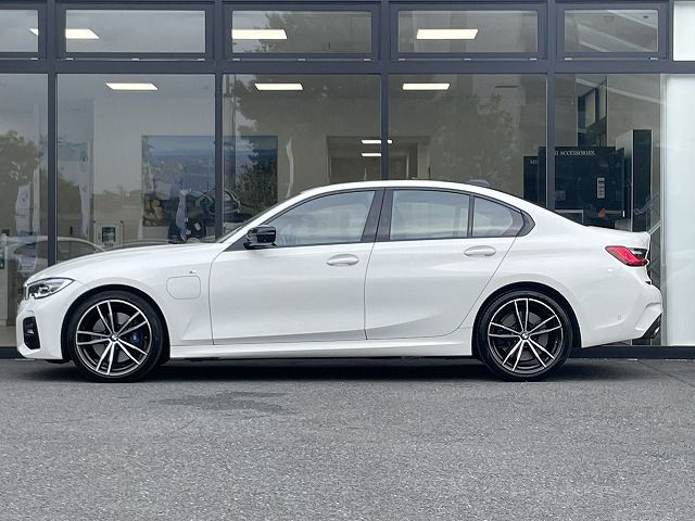 G20 330e Saloon RHD