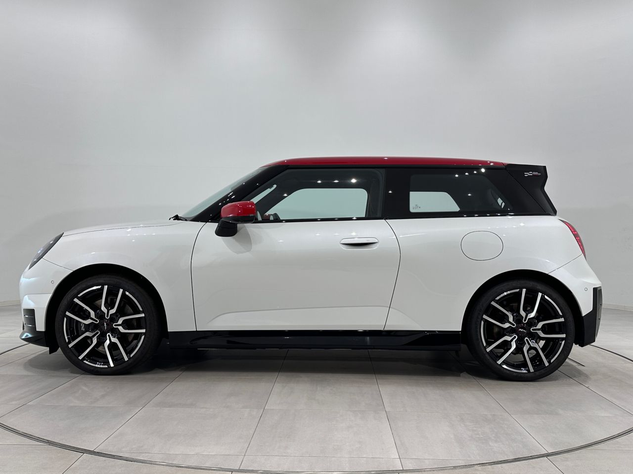 J01 MINI Cooper SE