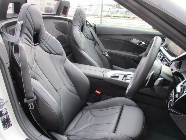 G29 z4 sDrive20i RHD