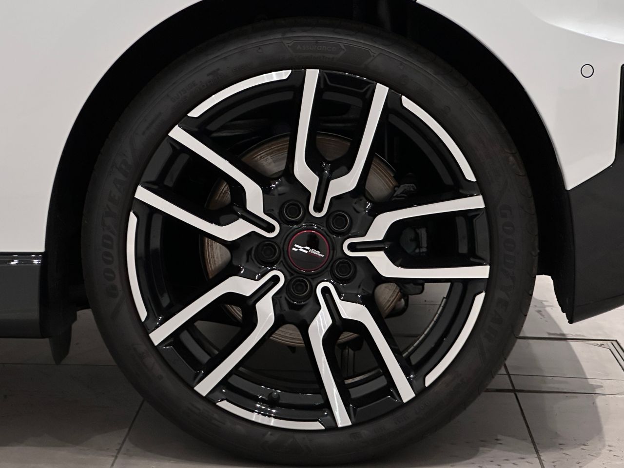 J01 MINI Cooper SE