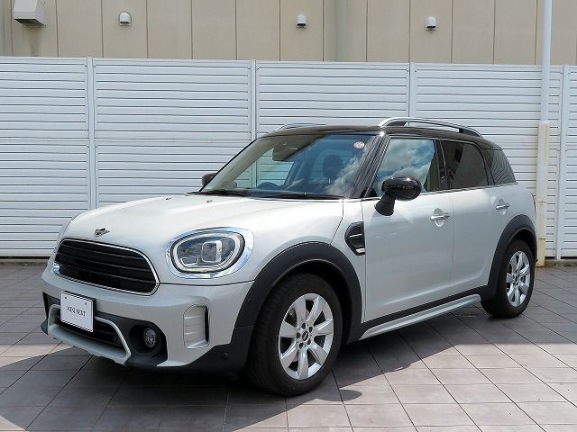 THE NEW MINI COOPER D CROSSOVER.