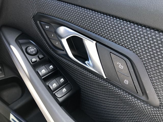 G20 320d xDrive RHD Saloon