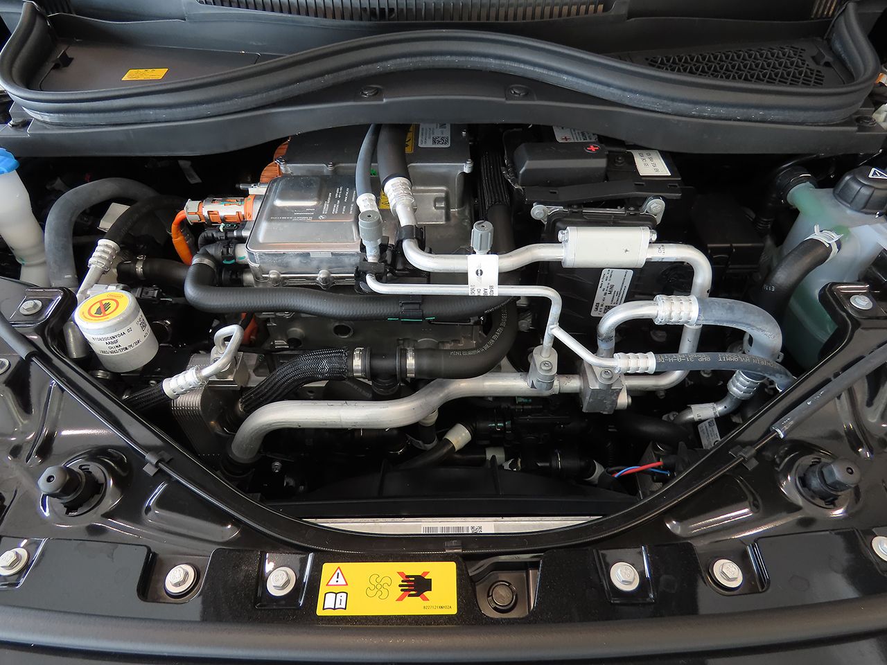 J01 MINI Cooper SE