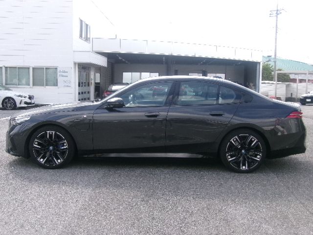 BMW i5 M60 xDrive Sedan RHD