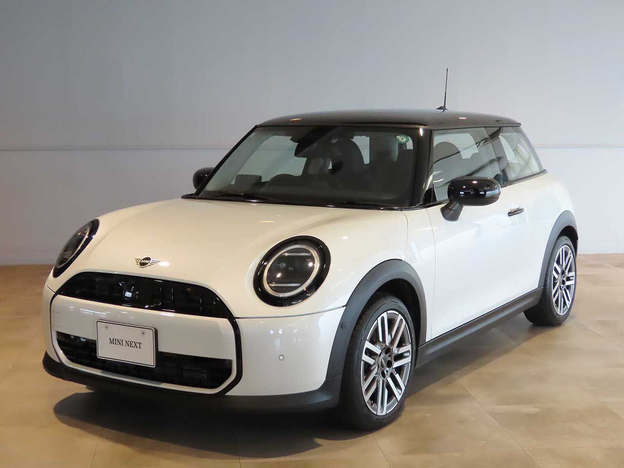 THE NEW MINI COOPER (3 DOOR) C
