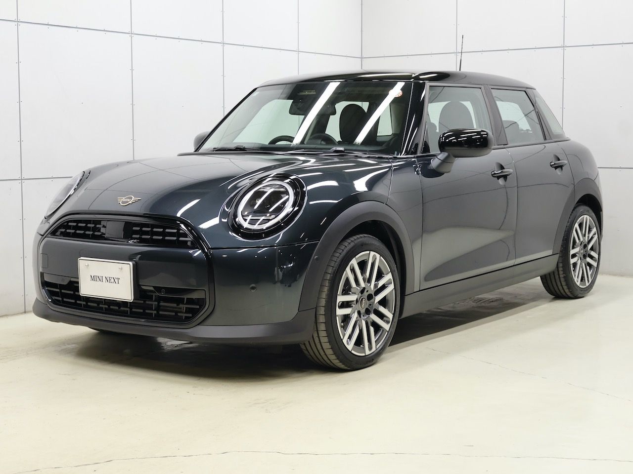THE NEW MINI COOPER (5 DOOR) C