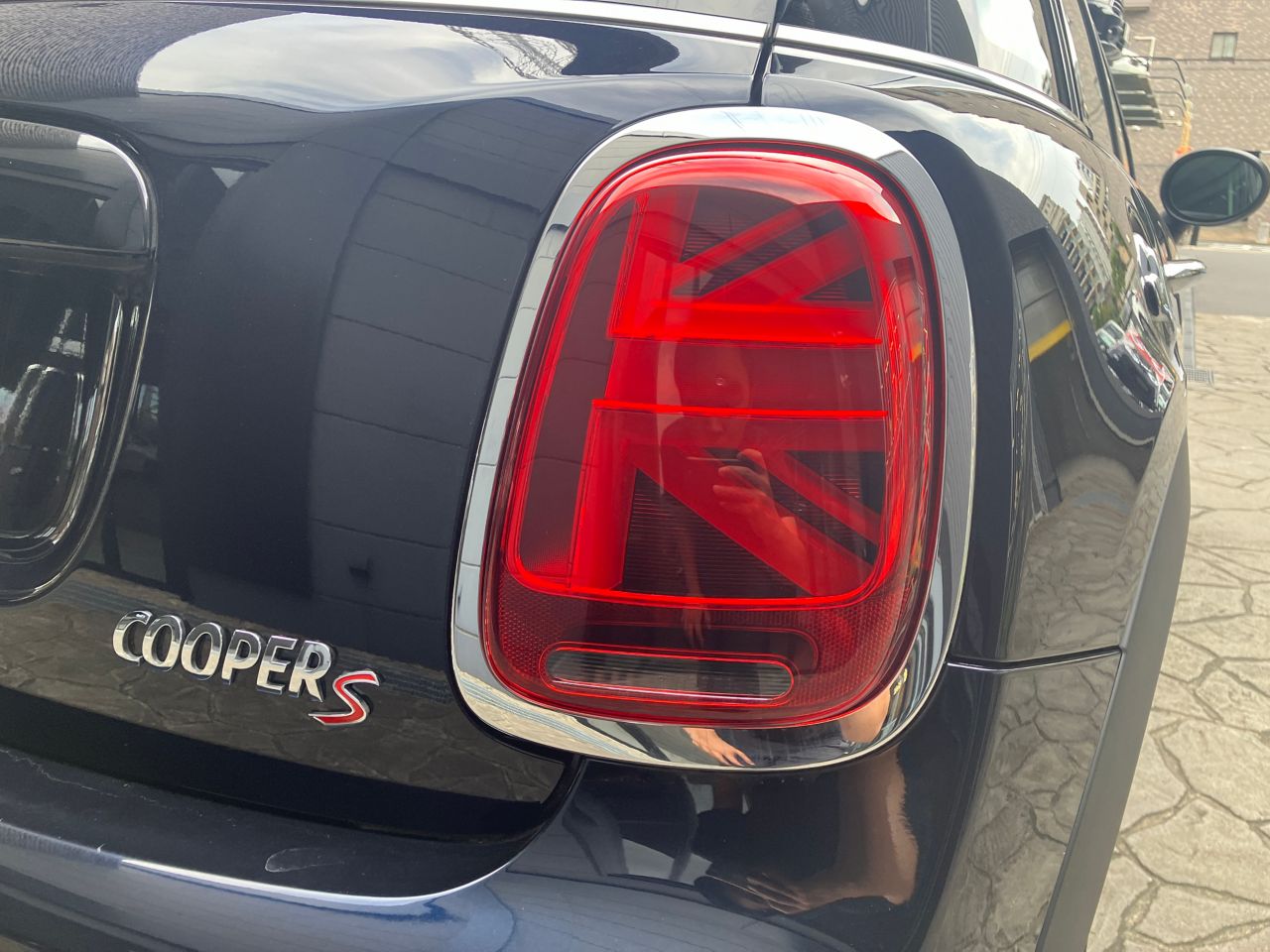 MINI COOPER S 5 DOOR.