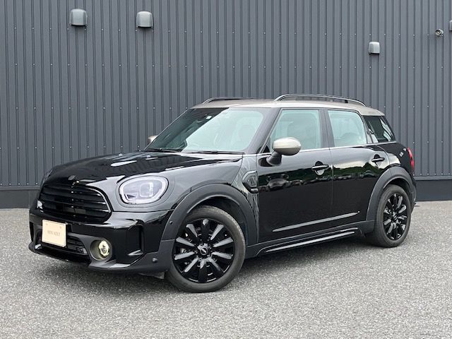 MINI COOPER D CROSSOVER ALL4 SHADOW EDITION.