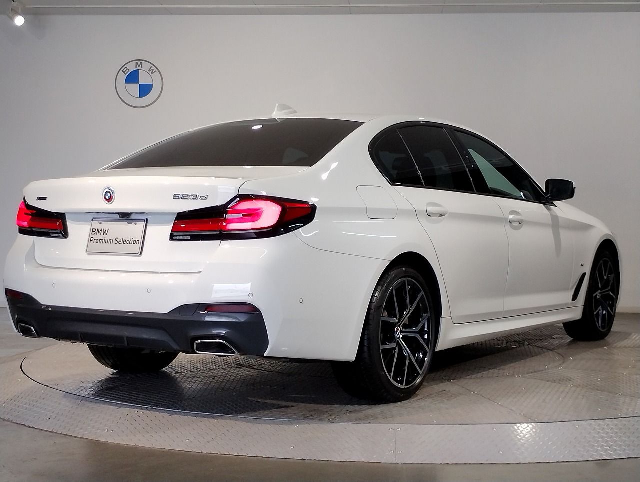 520d xDrive Sedan RHD