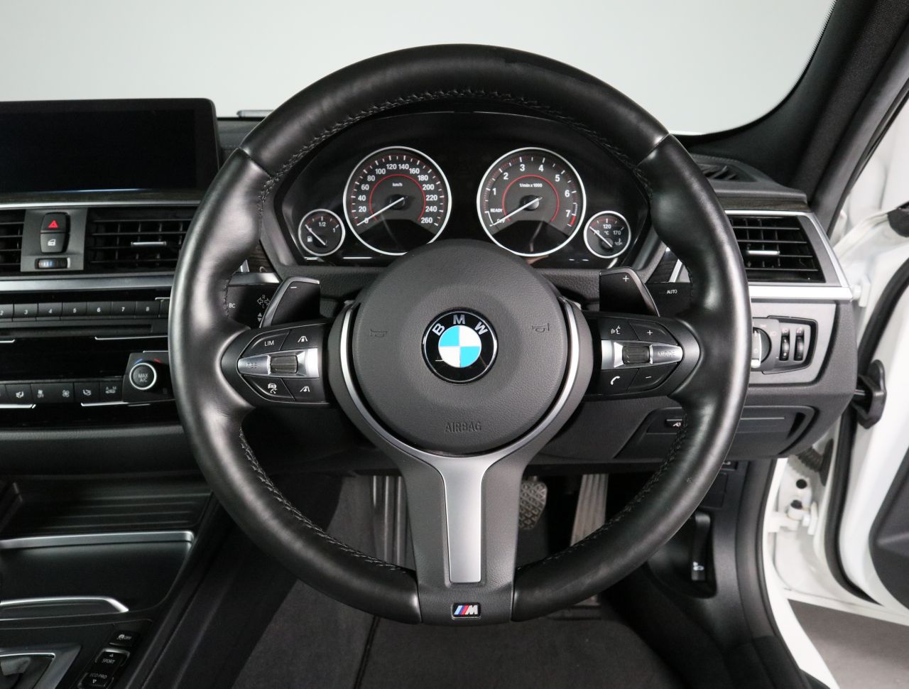 320I SEDAN RHD