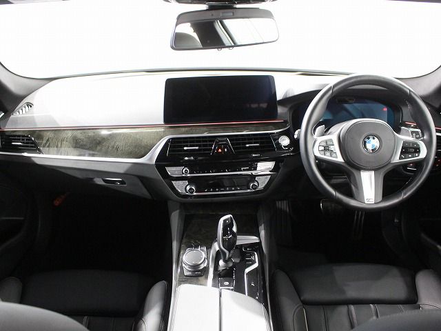 520d xDrive Touring RHD