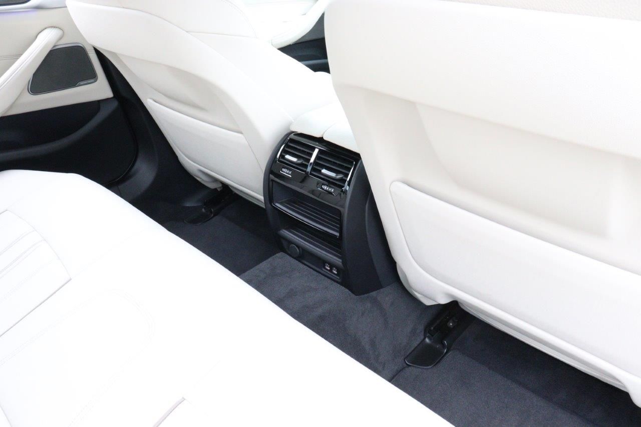 520d xDrive Sedan RHD