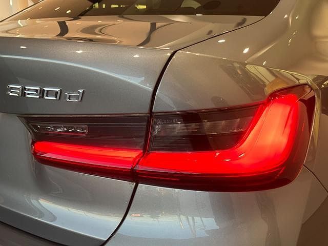 320d xDrive Berline RHD