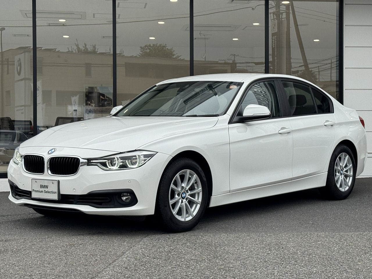 318i