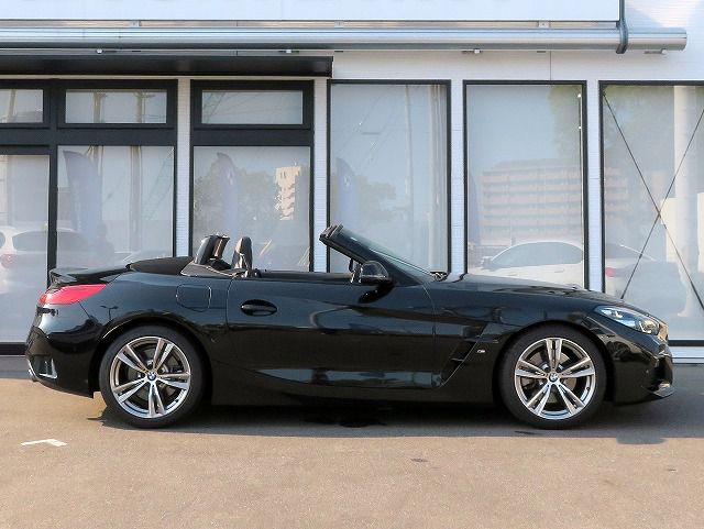 G29 z4 sDrive20i RHD