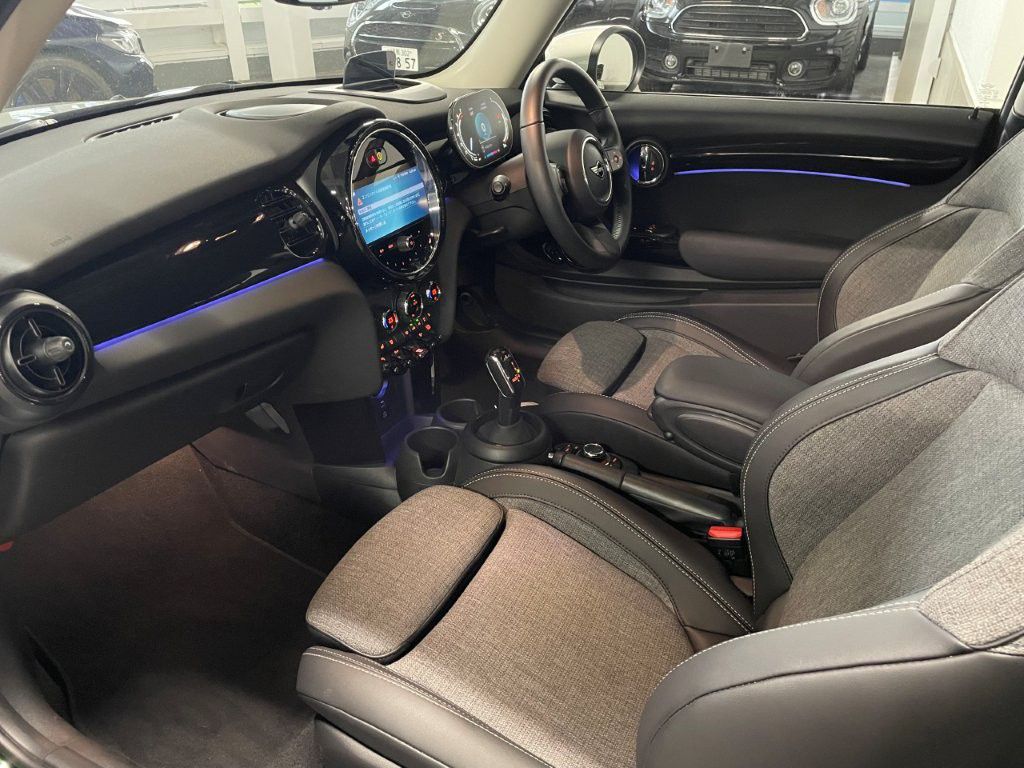 MINI Cooper F56 RHD