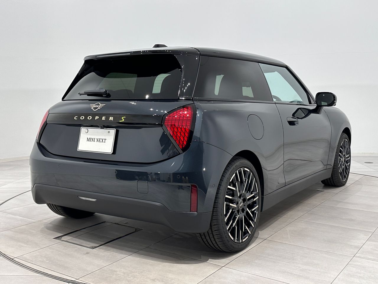 J01 MINI Cooper SE