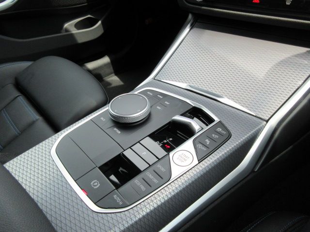 320d xDrive Berline RHD