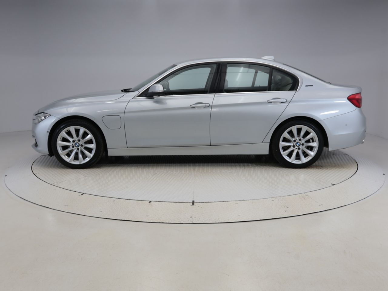 330E IPERFORMANCE SEDAN RHD