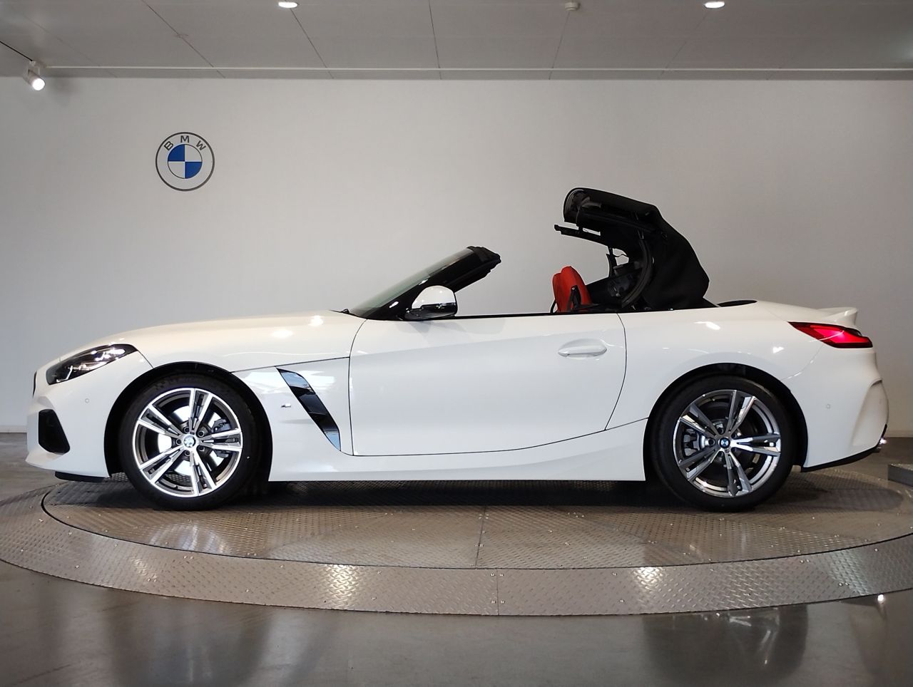 G29 z4 sDrive20i RHD