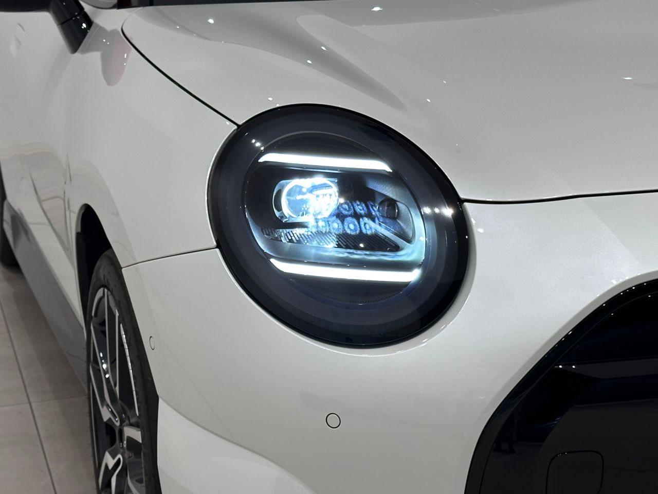 J01 MINI Cooper SE