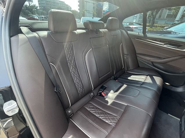 530e Sedan RHD