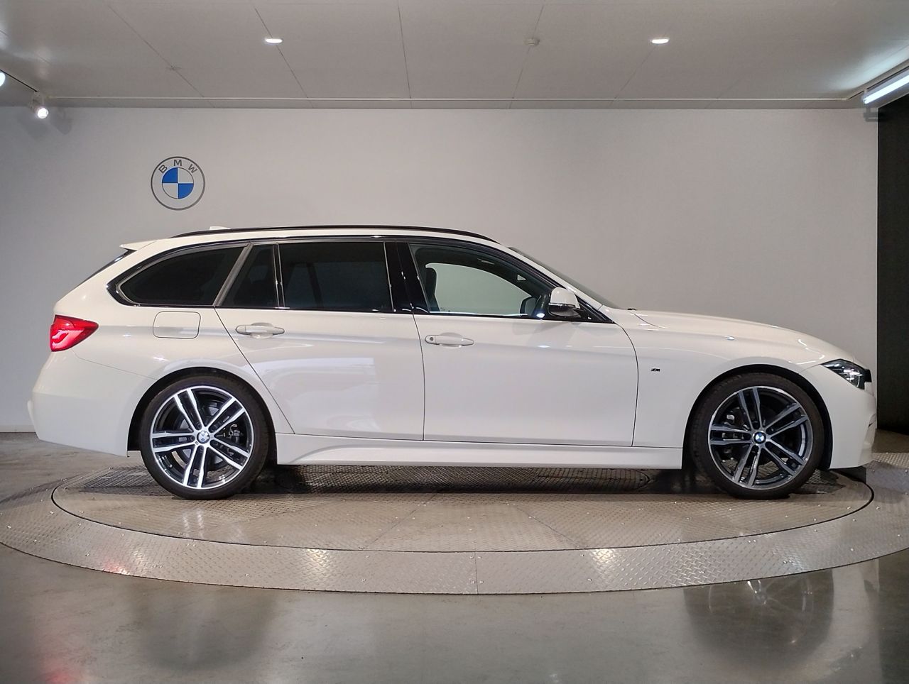 320I TOURING RHD